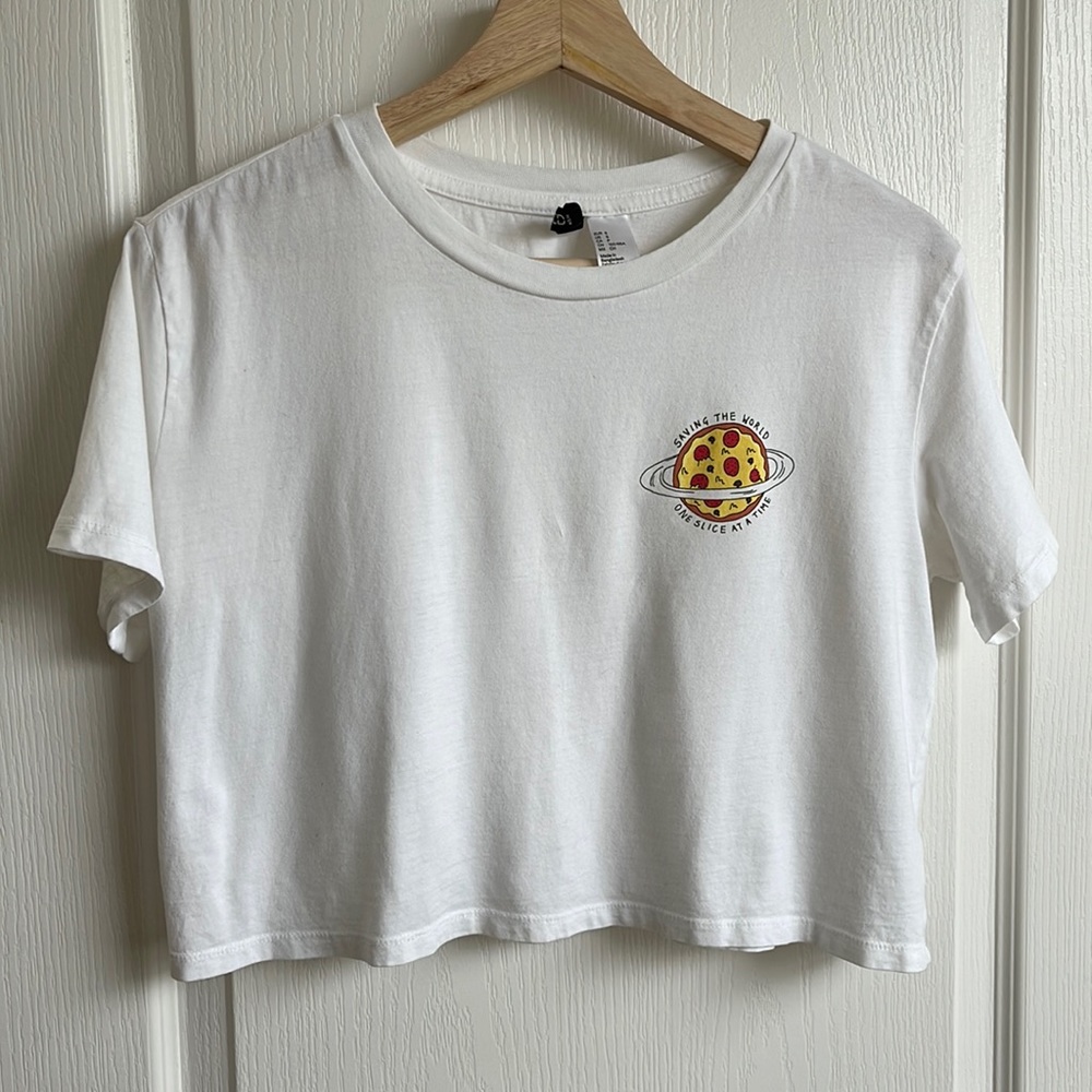 Cropped Boxy white tee with graphic